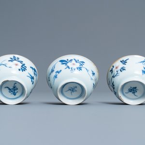 Three Chinese blue, white and copper-red cups and saucers, Kangxi — 照片 8