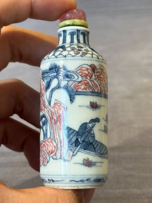 Three Chinese blue, white and copper-red snuff bottles, 19/20th C. — photo 20