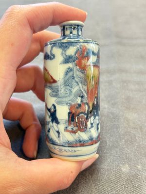 Three Chinese blue, white and copper-red snuff bottles, 19th C. — photo 1