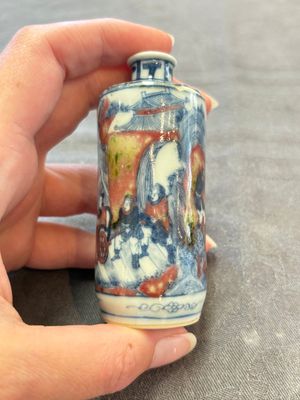 Three Chinese blue, white and copper-red snuff bottles, 19th C. — photo 2