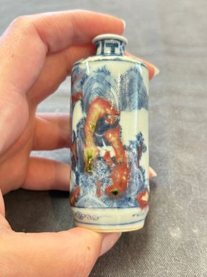 Three Chinese blue, white and copper-red snuff bottles, 19th C. — photo 3