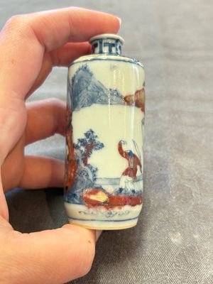 Three Chinese blue, white and copper-red snuff bottles, 19th C. — photo 4