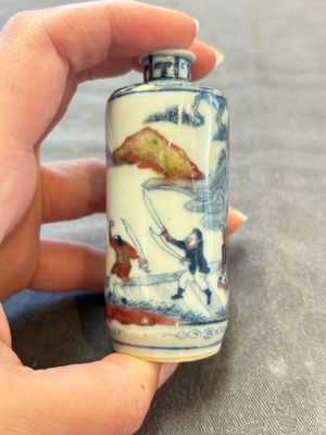 Three Chinese blue, white and copper-red snuff bottles, 19th C. — photo 5