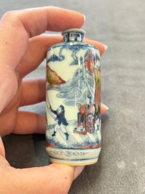 Three Chinese blue, white and copper-red snuff bottles, 19th C. — photo 6