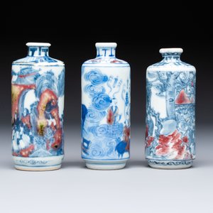 Three Chinese blue, white and copper-red snuff bottles, 19th C. — photo 2