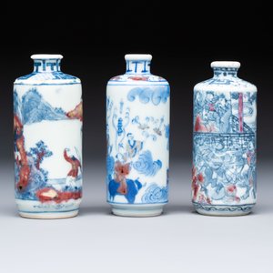 Three Chinese blue, white and copper-red snuff bottles, 19th C. — photo 3