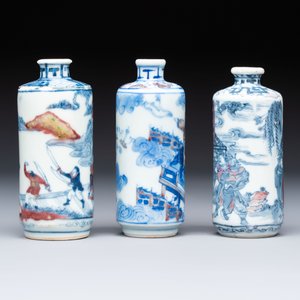 Three Chinese blue, white and copper-red snuff bottles, 19th C. — photo 4