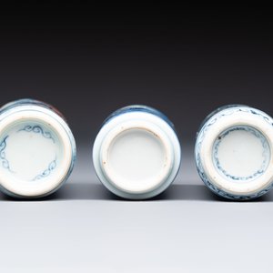 Three Chinese blue, white and copper-red snuff bottles, 19th C. — photo 6