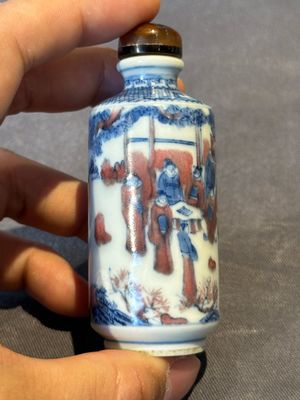 Three Chinese blue, white and copper-red snuff bottles, 19th C. — photo 13