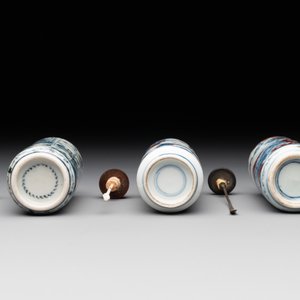 Three Chinese blue, white and copper-red snuff bottles, 19th C. — photo 6