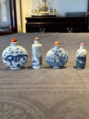 Three Chinese blue, white and copper-red snuff bottles and a blue and white snuff bottle, Qianlong mark, 19th C. — photo 1