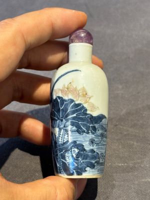 Three Chinese blue, white and copper-red snuff bottles and a blue and white snuff bottle, Qianlong mark, 19th C. — photo 19