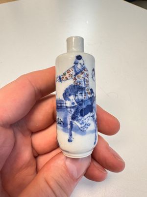 Three Chinese blue, white and copper-red snuff bottles with narrative design — photo 11
