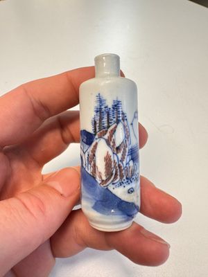 Three Chinese blue, white and copper-red snuff bottles with narrative design — photo 14