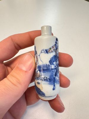 Three Chinese blue, white and copper-red snuff bottles with narrative design — photo 15