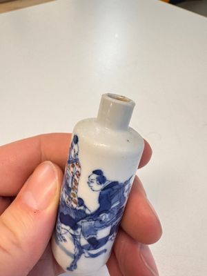 Three Chinese blue, white and copper-red snuff bottles with narrative design — photo 17