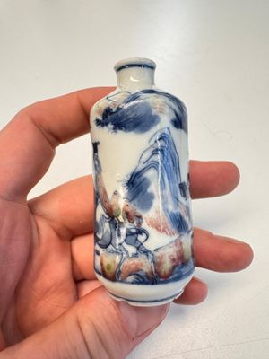 Three Chinese blue, white and copper-red snuff bottles with narrative design — photo 2