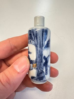 Three Chinese blue, white and copper-red snuff bottles with narrative design — photo 23
