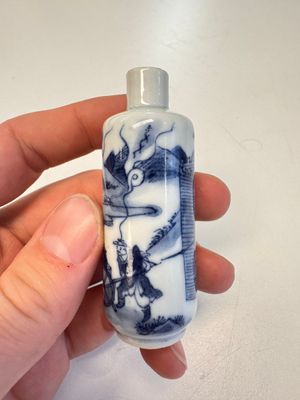Three Chinese blue, white and copper-red snuff bottles with narrative design — photo 25