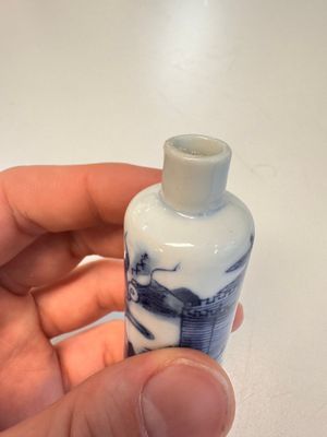 Three Chinese blue, white and copper-red snuff bottles with narrative design — photo 27