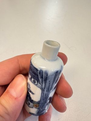 Three Chinese blue, white and copper-red snuff bottles with narrative design — photo 28