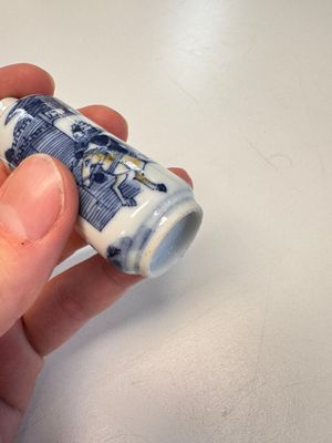 Three Chinese blue, white and copper-red snuff bottles with narrative design — photo 30