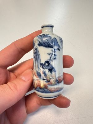 Three Chinese blue, white and copper-red snuff bottles with narrative design — photo 3