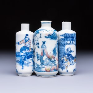 Three Chinese blue, white and copper-red snuff bottles with narrative design — photo 1