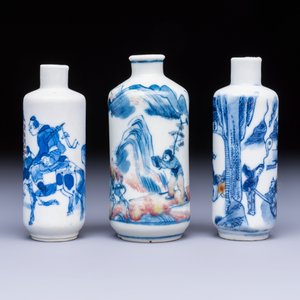 Three Chinese blue, white and copper-red snuff bottles with narrative design — photo 3