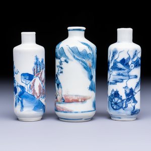 Three Chinese blue, white and copper-red snuff bottles with narrative design — photo 4