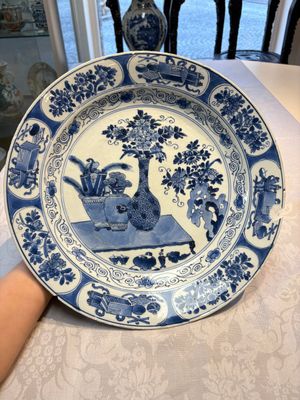 Three Chinese blue, white and Imari-style plates, Xuande and Zhi mark, Kangxi and later — photo 1