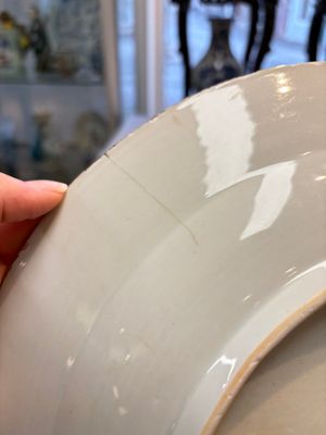 Three Chinese blue, white and Imari-style plates, Xuande and Zhi mark, Kangxi and later — photo 5
