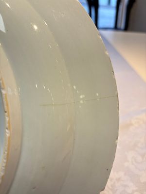 Three Chinese blue, white and Imari-style plates, Xuande and Zhi mark, Kangxi and later — photo 6