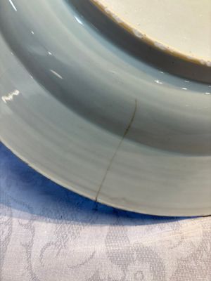 Three Chinese blue, white and Imari-style plates, Xuande and Zhi mark, Kangxi and later — photo 7