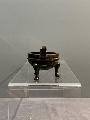 Three Chinese bronze censers, Xuande mark, Ming/Qing — photo 14