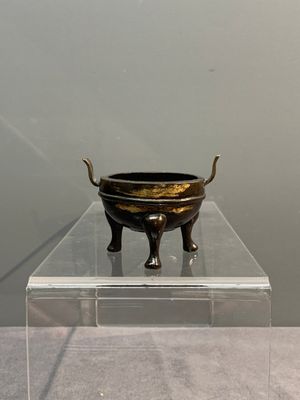 Three Chinese bronze censers, Xuande mark, Ming/Qing — photo 15