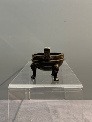 Three Chinese bronze censers, Xuande mark, Ming/Qing — photo 16
