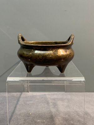 Three Chinese bronze censers, Xuande mark, Ming/Qing — photo 7