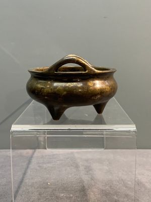 Three Chinese bronze censers, Xuande mark, Ming/Qing — photo 8
