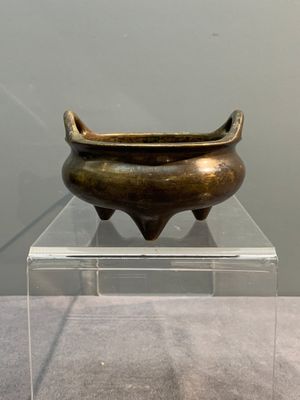 Three Chinese bronze censers, Xuande mark, Ming/Qing — photo 9