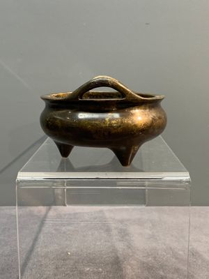 Three Chinese bronze censers, Xuande mark, Ming/Qing — photo 10