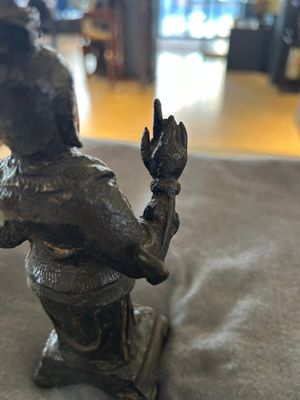 Three Chinese bronze figures of Guanyu, Li Jing and an official, Ming — 照片 11
