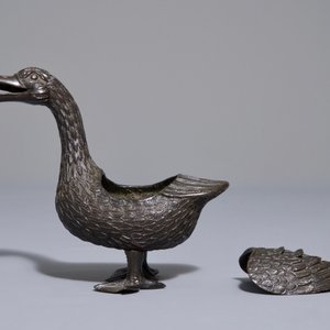 Three Chinese bronze incense burners and covers modelled as ducks and geese, 18/19th C. — photo 8