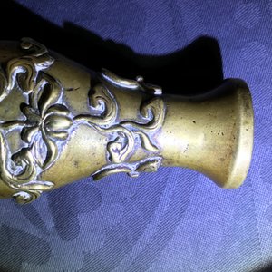 Three Chinese bronze miniature vases, 17/18th C. — 照片 18