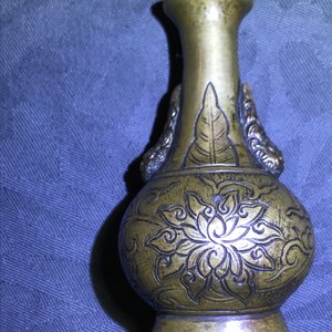 Three Chinese bronze miniature vases, 17/18th C. — 照片 29