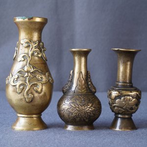 Three Chinese bronze miniature vases, 17/18th C. — 照片 8