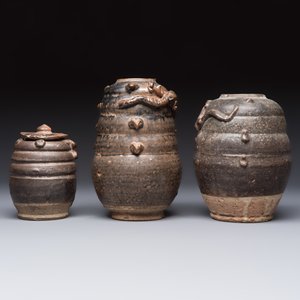 Three Chinese brown-glazed jars with an applied dragon design, one with cover, Song — photo 4