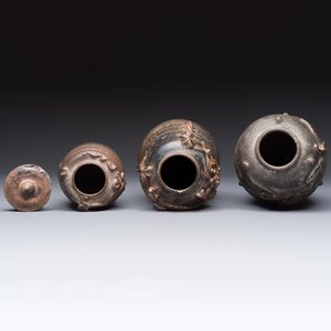Three Chinese brown-glazed jars with an applied dragon design, one with cover, Song — photo 6