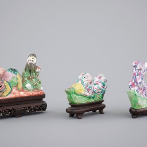 Three Chinese brush rests on wooden stands, 18th C. — 照片 1