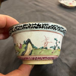 Three Chinese Canton enamel saucers and a bowl, Shangxin 赏心 mark, Yongzheng/Qianlong — photo 16